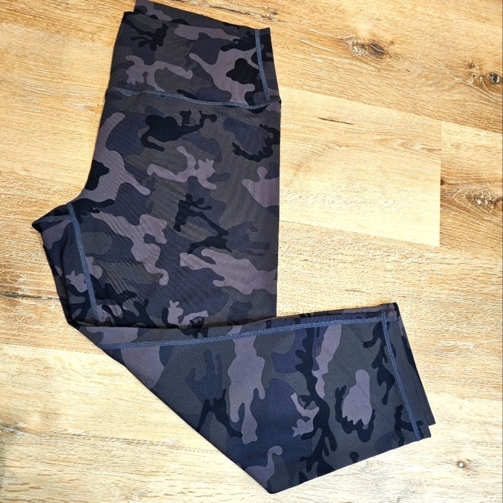 Zyia Camo Cropped Leggings Women's Size 12 Black Workout Gym Athletic